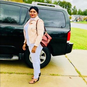 Meet your Posher, Mavis